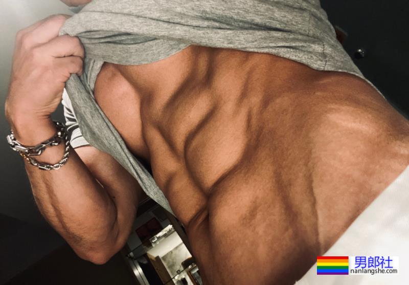 这群西装革履的《绝对男人》,一整个爱住了! - 51虹马 这群西装革履的《绝对男人》,一整个爱住了! - 51虹马