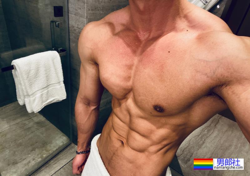 这群西装革履的《绝对男人》,一整个爱住了! - 51虹马 这群西装革履的《绝对男人》,一整个爱住了! - 51虹马