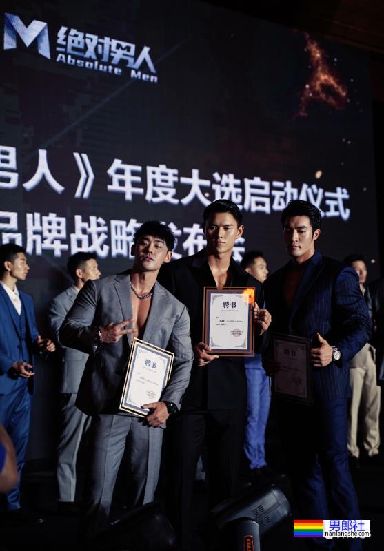 这群西装革履的《绝对男人》,一整个爱住了! - 51虹马 这群西装革履的《绝对男人》,一整个爱住了! - 51虹马