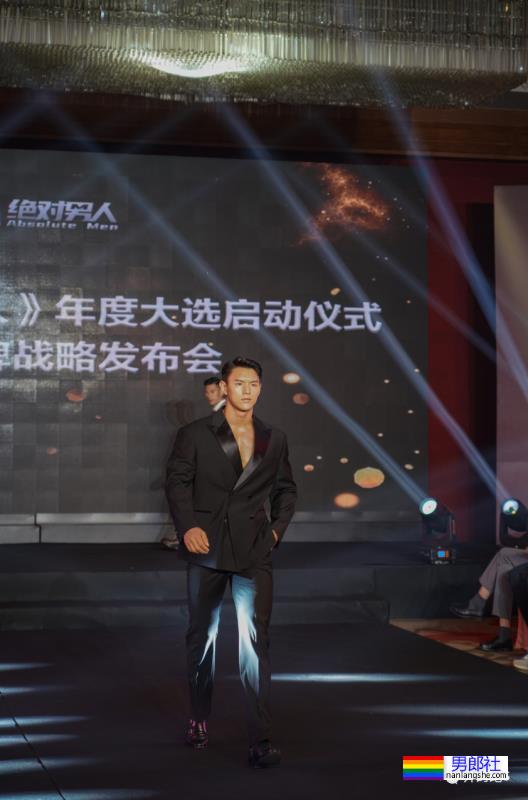 这群西装革履的《绝对男人》,一整个爱住了! - 51虹马 这群西装革履的《绝对男人》,一整个爱住了! - 51虹马