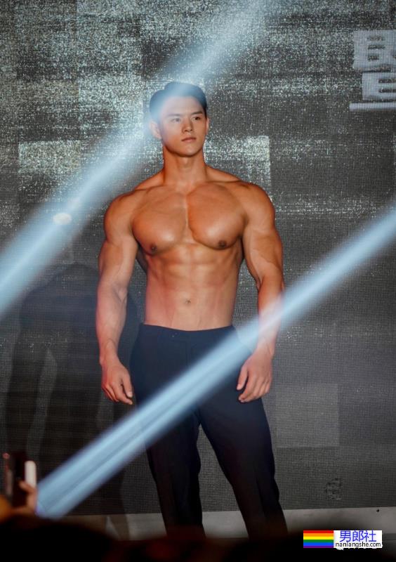 这群西装革履的《绝对男人》,一整个爱住了! - 51虹马 这群西装革履的《绝对男人》,一整个爱住了! - 51虹马