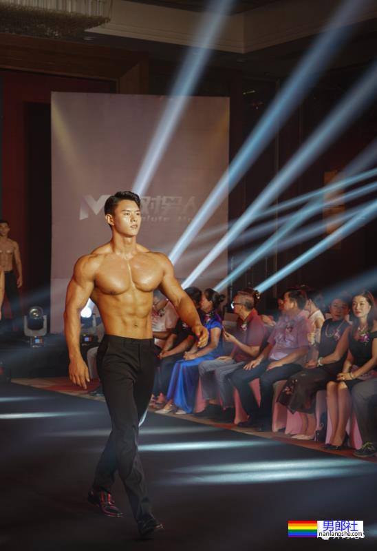 这群西装革履的《绝对男人》,一整个爱住了! - 51虹马 这群西装革履的《绝对男人》,一整个爱住了! - 51虹马