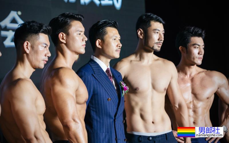 这群西装革履的《绝对男人》,一整个爱住了! - 51虹马 这群西装革履的《绝对男人》,一整个爱住了! - 51虹马