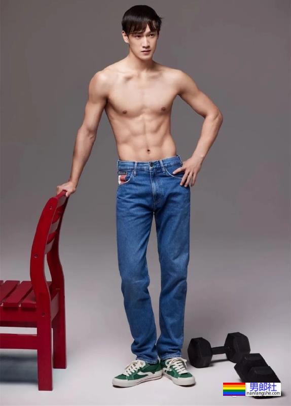 华中科技大学校草​李昀锐太帅了，肌肉身材迷倒多少学弟？ - 51虹马