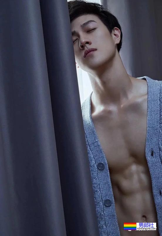 华中科技大学校草​李昀锐太帅了，肌肉身材迷倒多少学弟？ - 51虹马