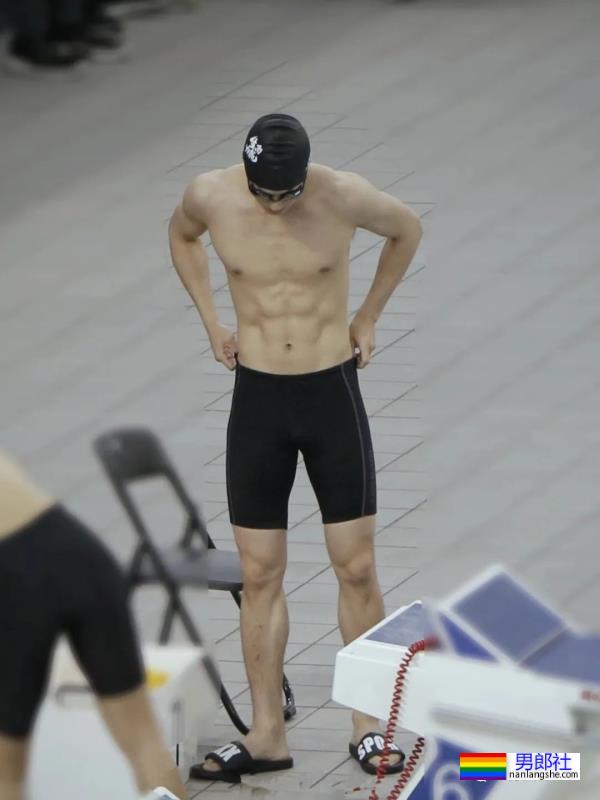 华中科技大学校草​李昀锐太帅了，肌肉身材迷倒多少学弟？ - 51虹马