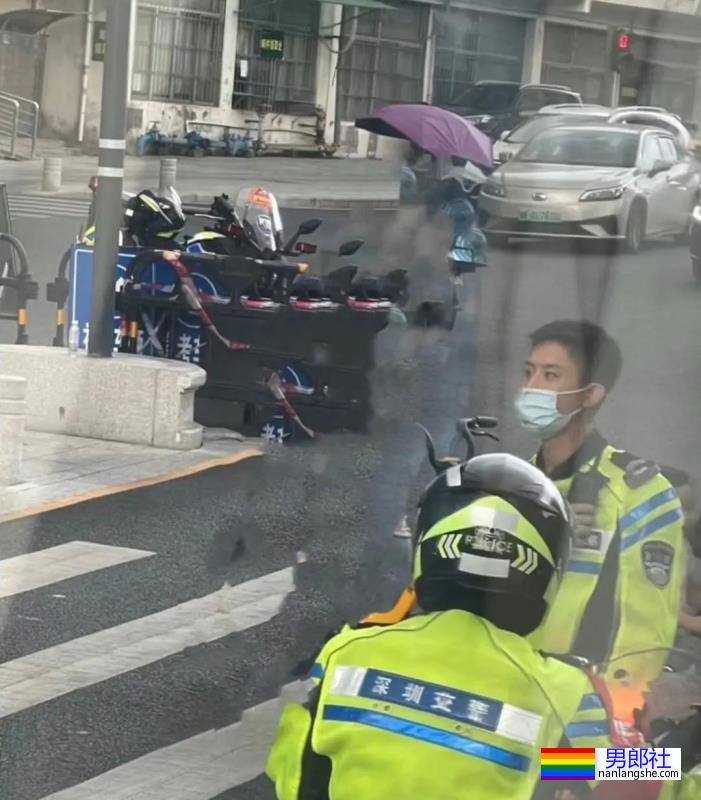 地铁上偶遇粗壮小腿运动帅哥，叉得超开 - 51虹马