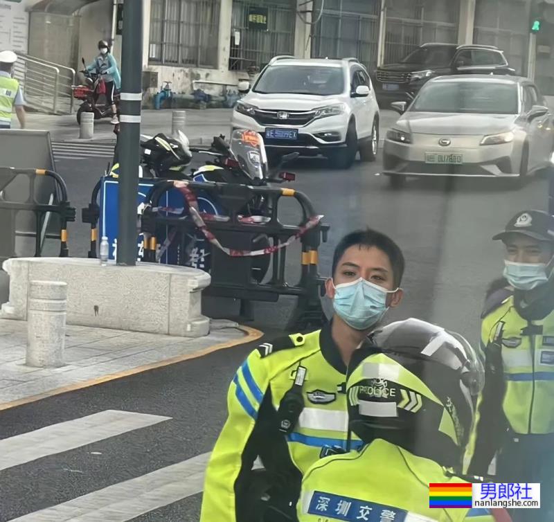 地铁上偶遇粗壮小腿运动帅哥，叉得超开 - 51虹马