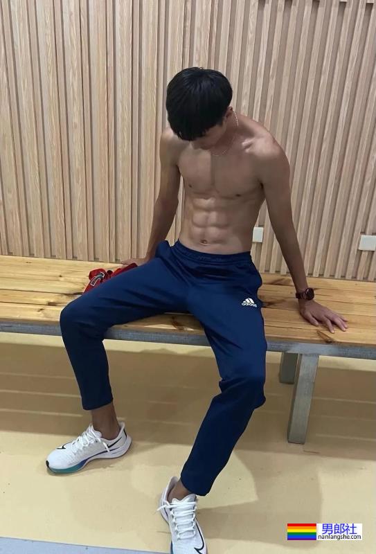 19岁的东北体育生，钻石筋超明显-51虹马