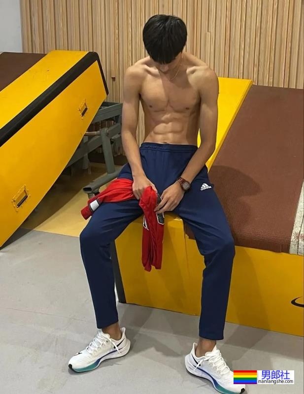 19岁的东北体育生，钻石筋超明显 - 51虹马