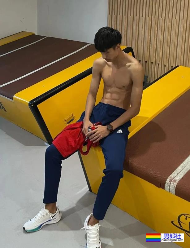 19岁的东北体育生，钻石筋超明显 - 51虹马