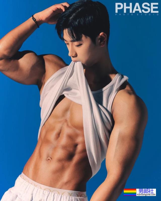 肉壮小哥拍浴巾写真火了,也太让人抵抗不了吧! - 51虹马 肉壮小哥拍浴巾写真火了,也太让人抵抗不了吧! - 51虹马