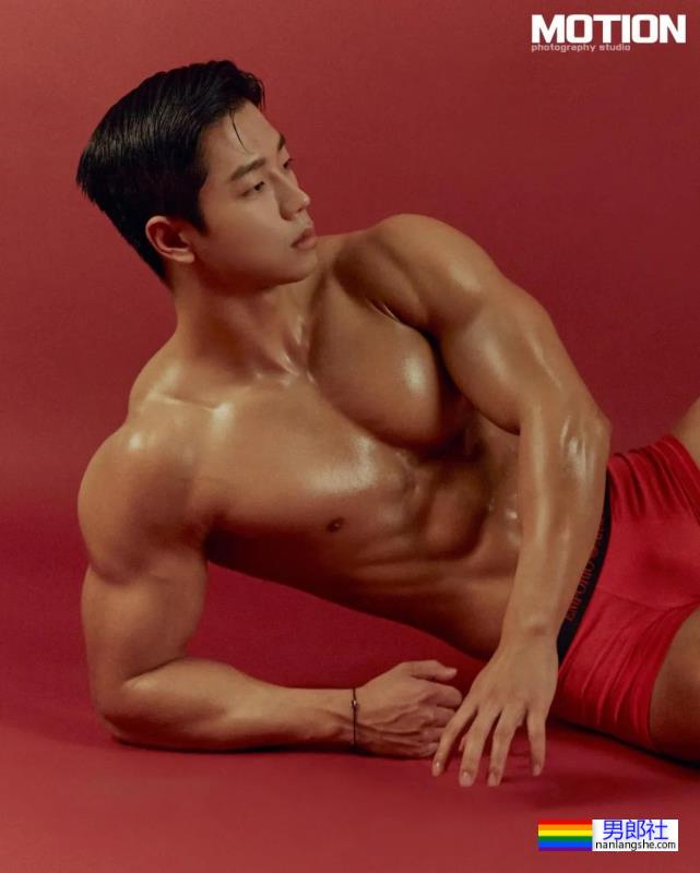 肉壮小哥拍浴巾写真火了,也太让人抵抗不了吧! - 51虹马 肉壮小哥拍浴巾写真火了,也太让人抵抗不了吧! - 51虹马