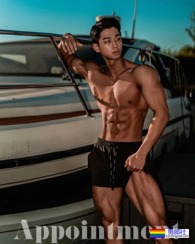 肉壮小哥拍浴巾写真火了,也太让人抵抗不了吧! - 51虹马 肉壮小哥拍浴巾写真火了,也太让人抵抗不了吧! - 51虹马