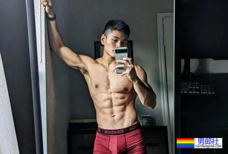 推特肌肉教练露脸狂掉粉，网友急支招拍电影补救！-51虹马