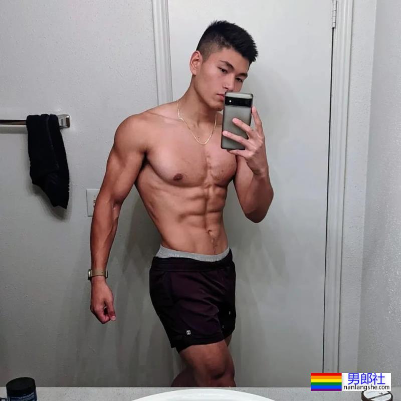 推特肌肉教练露脸狂掉粉,网友急支招拍电影补救! - 51虹马 推特肌肉教练露脸狂掉粉,网友急支招拍电影补救! - 51虹马