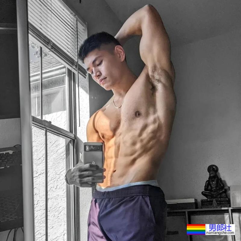 推特肌肉教练露脸狂掉粉,网友急支招拍电影补救! - 51虹马 推特肌肉教练露脸狂掉粉,网友急支招拍电影补救! - 51虹马