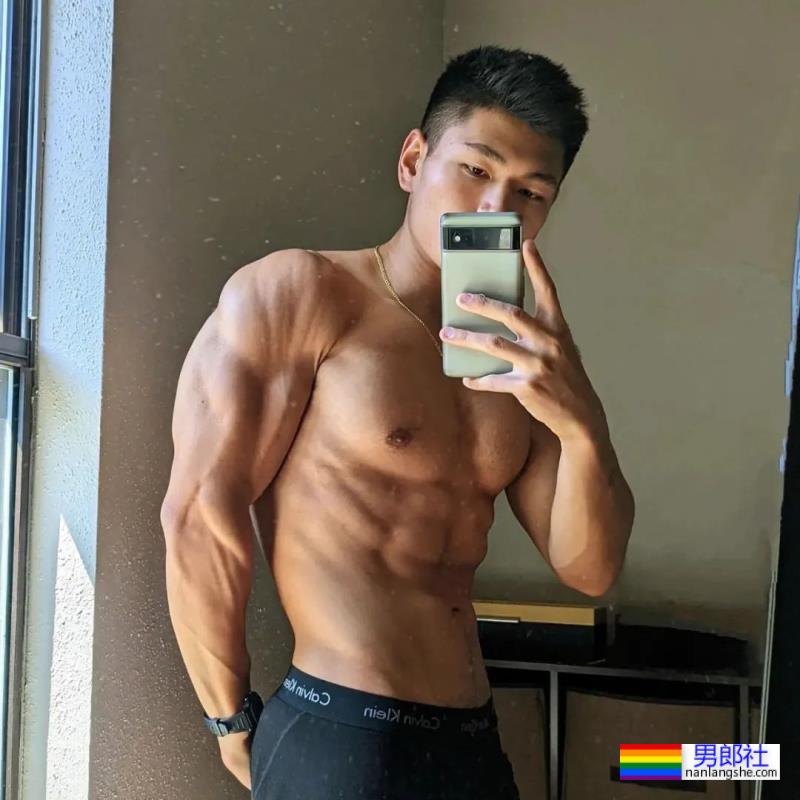 推特肌肉教练露脸狂掉粉,网友急支招拍电影补救! - 51虹马 推特肌肉教练露脸狂掉粉,网友急支招拍电影补救! - 51虹马