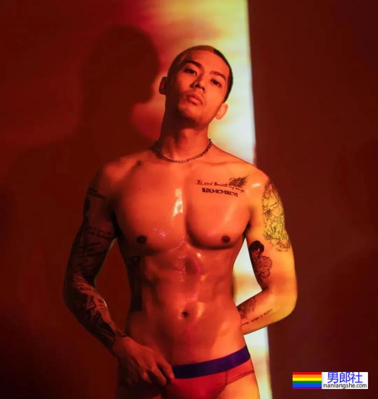 推特肌肉教练露脸狂掉粉,网友急支招拍电影补救! - 51虹马 推特肌肉教练露脸狂掉粉,网友急支招拍电影补救! - 51虹马