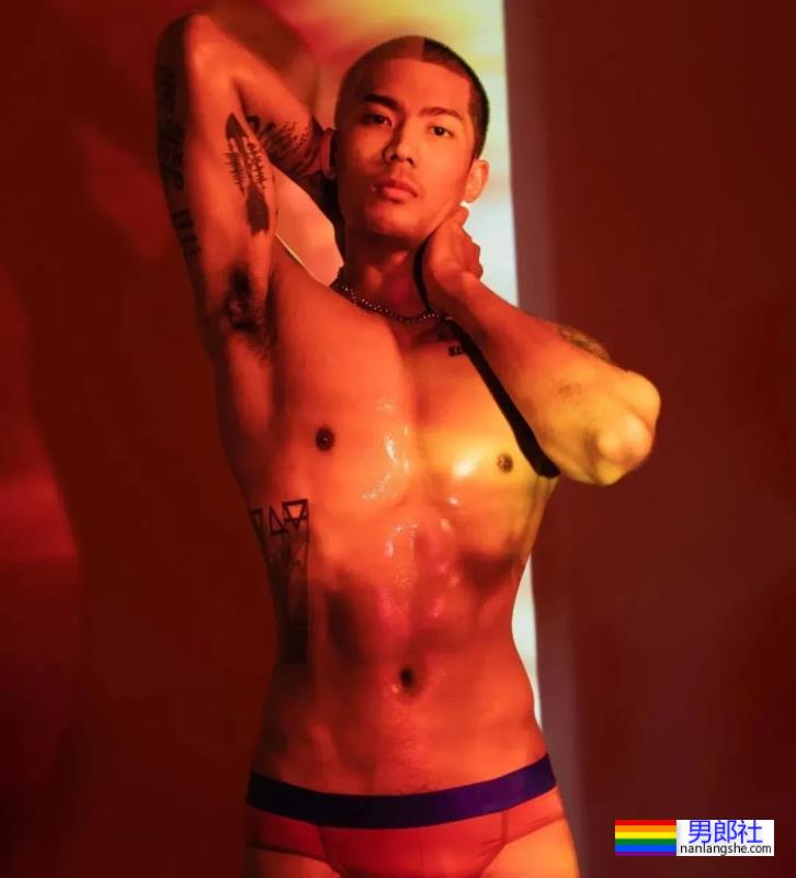 推特肌肉教练露脸狂掉粉,网友急支招拍电影补救! - 51虹马 推特肌肉教练露脸狂掉粉,网友急支招拍电影补救! - 51虹马