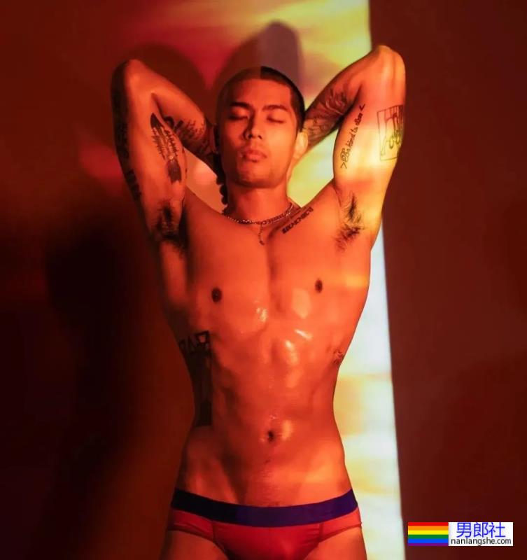 推特肌肉教练露脸狂掉粉,网友急支招拍电影补救! - 51虹马 推特肌肉教练露脸狂掉粉,网友急支招拍电影补救! - 51虹马