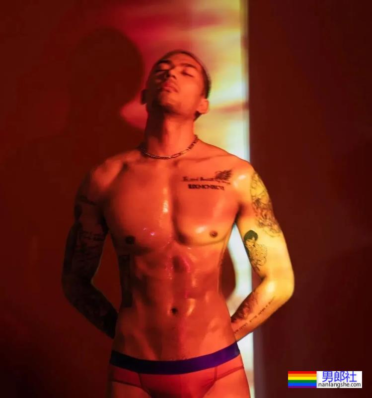 推特肌肉教练露脸狂掉粉,网友急支招拍电影补救! - 51虹马 推特肌肉教练露脸狂掉粉,网友急支招拍电影补救! - 51虹马