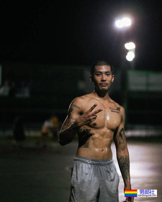 推特肌肉教练露脸狂掉粉,网友急支招拍电影补救! - 51虹马 推特肌肉教练露脸狂掉粉,网友急支招拍电影补救! - 51虹马