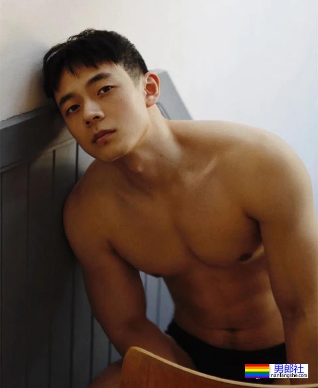 与毛若懿一起合拍的网红小哥扒到了!这才是公零天花板? - 51虹马 与毛若懿一起合拍的网红小哥扒到了!这才是公零天花板? - 51虹马