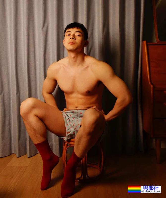 与毛若懿一起合拍的网红小哥扒到了!这才是公零天花板? - 51虹马 与毛若懿一起合拍的网红小哥扒到了!这才是公零天花板? - 51虹马