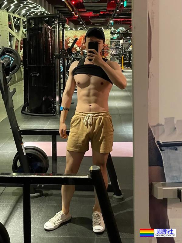 与毛若懿一起合拍的网红小哥扒到了!这才是公零天花板? - 51虹马 与毛若懿一起合拍的网红小哥扒到了!这才是公零天花板? - 51虹马