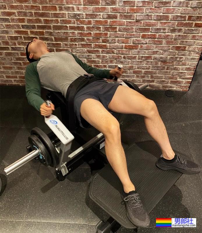 与毛若懿一起合拍的网红小哥扒到了!这才是公零天花板? - 51虹马 与毛若懿一起合拍的网红小哥扒到了!这才是公零天花板? - 51虹马