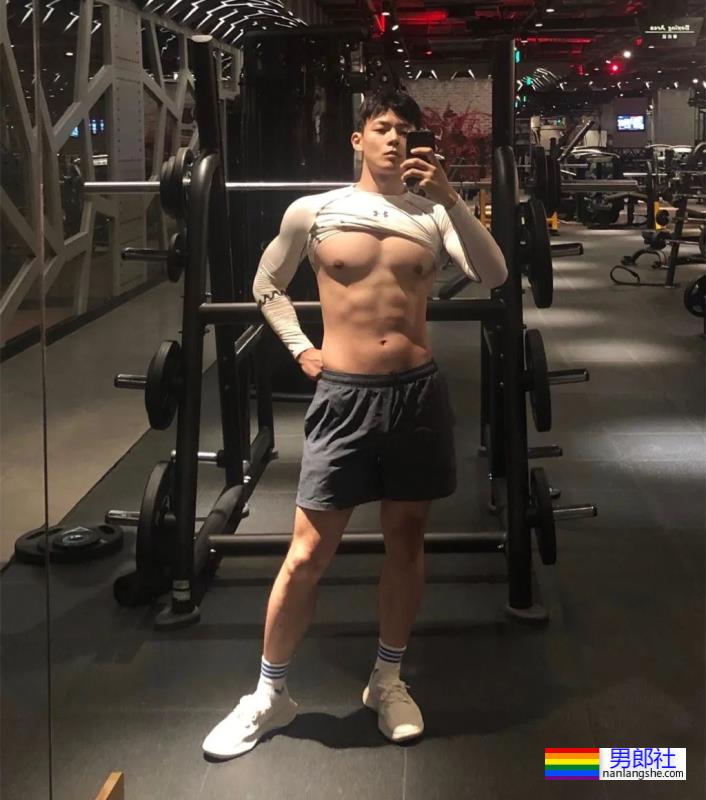 与毛若懿一起合拍的网红小哥扒到了!这才是公零天花板? - 51虹马 与毛若懿一起合拍的网红小哥扒到了!这才是公零天花板? - 51虹马