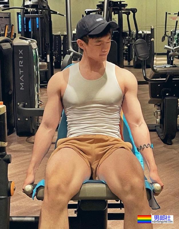 与毛若懿一起合拍的网红小哥扒到了!这才是公零天花板? - 51虹马 与毛若懿一起合拍的网红小哥扒到了!这才是公零天花板? - 51虹马