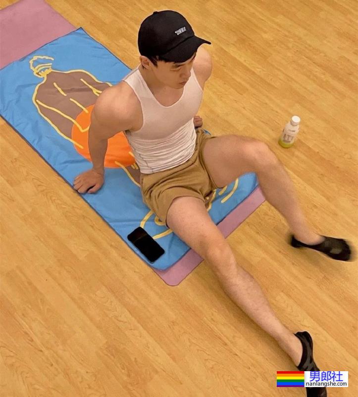 与毛若懿一起合拍的网红小哥扒到了!这才是公零天花板? - 51虹马 与毛若懿一起合拍的网红小哥扒到了!这才是公零天花板? - 51虹马