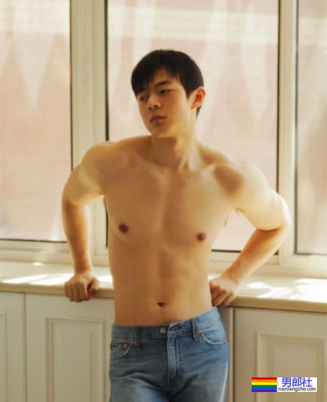 与毛若懿一起合拍的网红小哥扒到了!这才是公零天花板? - 51虹马 与毛若懿一起合拍的网红小哥扒到了!这才是公零天花板? - 51虹马