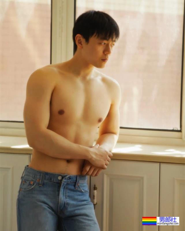 与毛若懿一起合拍的网红小哥扒到了!这才是公零天花板? - 51虹马 与毛若懿一起合拍的网红小哥扒到了!这才是公零天花板? - 51虹马