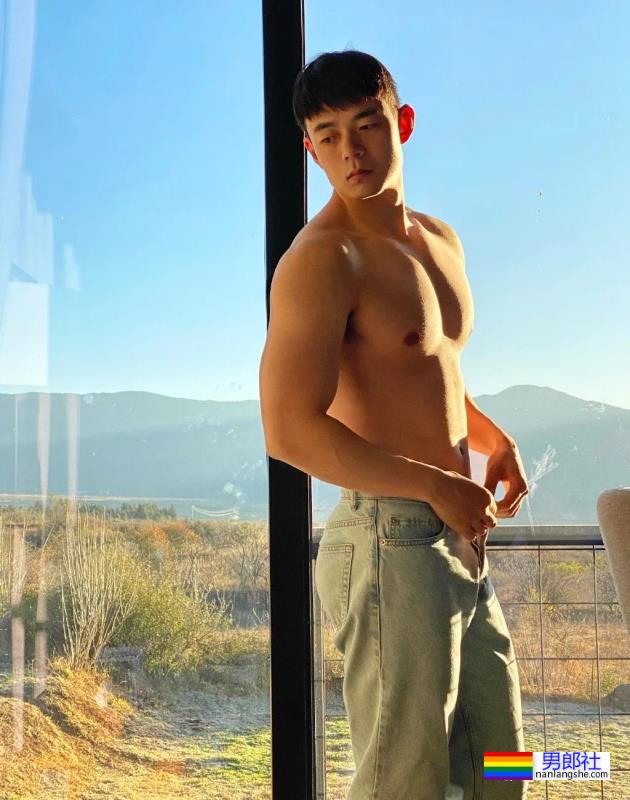 与毛若懿一起合拍的网红小哥扒到了!这才是公零天花板? - 51虹马 与毛若懿一起合拍的网红小哥扒到了!这才是公零天花板? - 51虹马