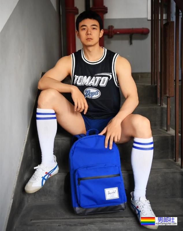 与毛若懿一起合拍的网红小哥扒到了!这才是公零天花板? - 51虹马 与毛若懿一起合拍的网红小哥扒到了!这才是公零天花板? - 51虹马