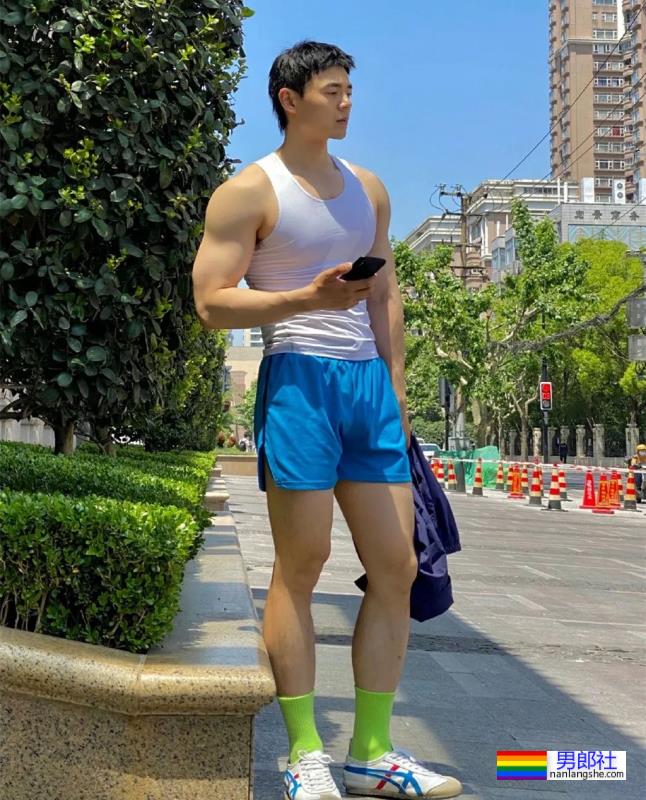 与毛若懿一起合拍的网红小哥扒到了!这才是公零天花板? - 51虹马 与毛若懿一起合拍的网红小哥扒到了!这才是公零天花板? - 51虹马