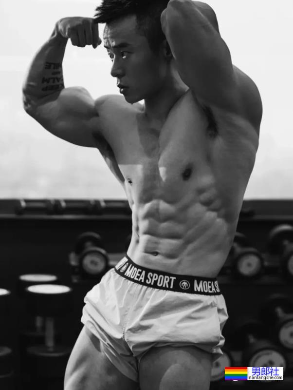 宁波这位健身教练胸肌练得太棒了！ - 51虹马