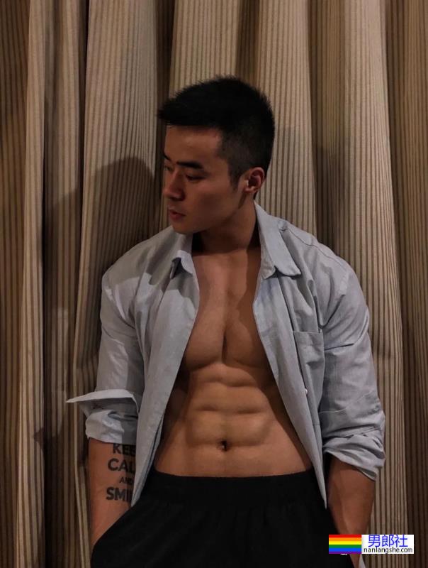 宁波这位健身教练胸肌练得太棒了！ - 51虹马