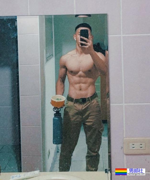 柔道体育生居然和队友在一起了！网友：我要加入他们！ - 51虹马