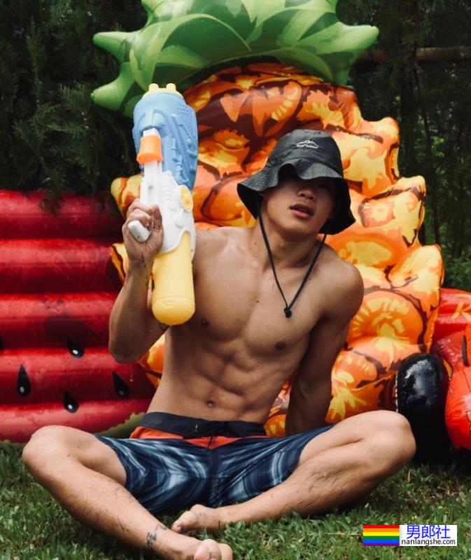 柔道体育生居然和队友在一起了！网友：我要加入他们！ - 51虹马