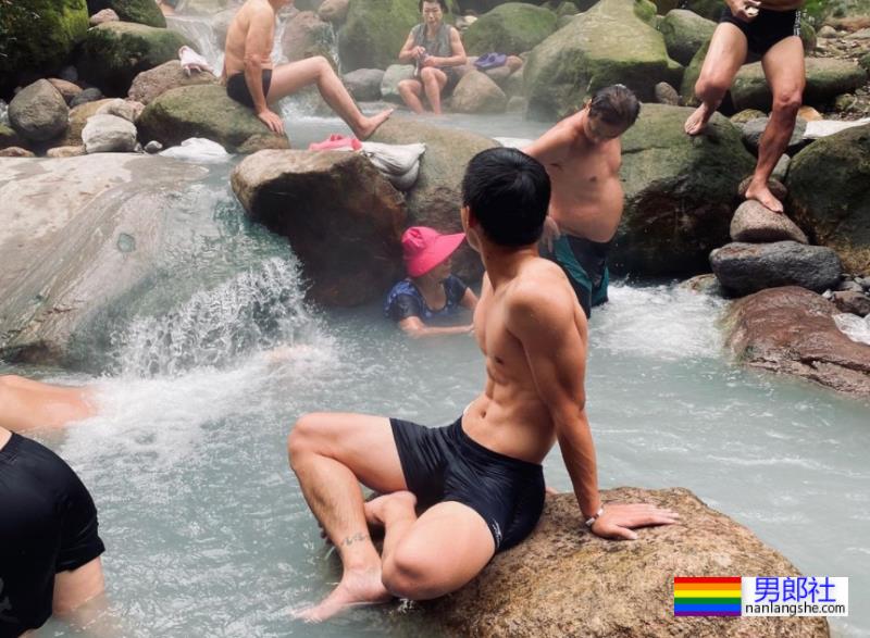 柔道体育生居然和队友在一起了！网友：我要加入他们！ - 51虹马