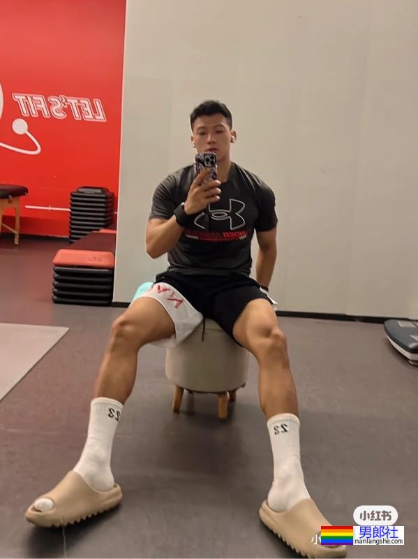 非典型臭脚帅哥 - 51虹马