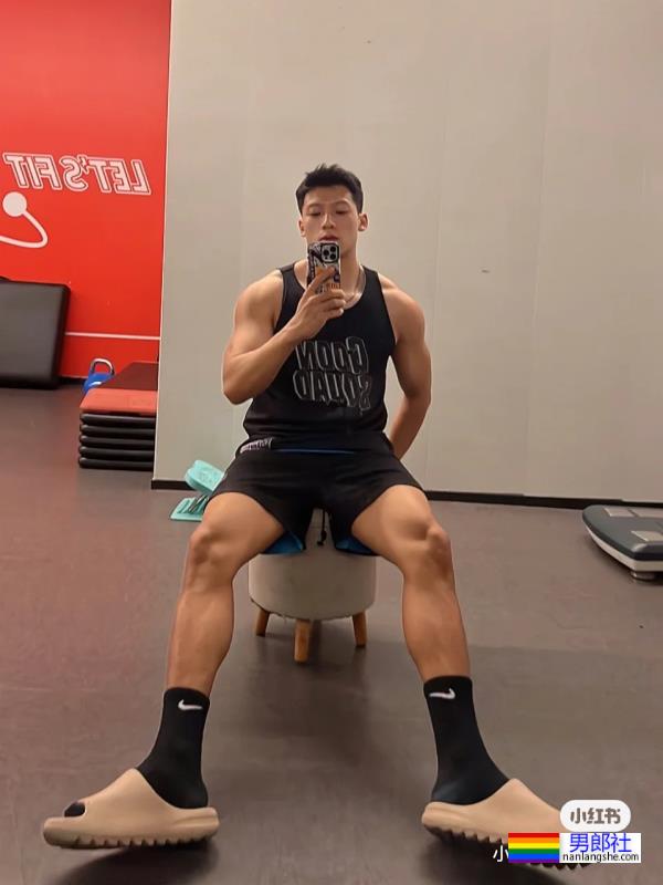 非典型臭脚帅哥 - 51虹马