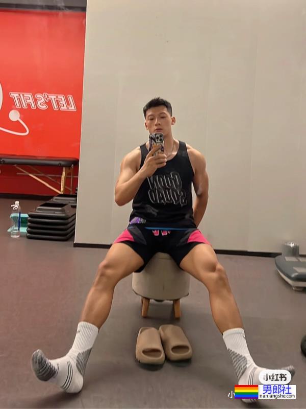 非典型臭脚帅哥 - 51虹马