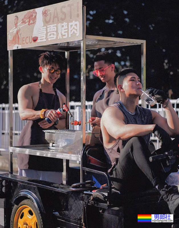 壹零烧烤？广州这三个肌肉男真的很敢.. - 51虹马