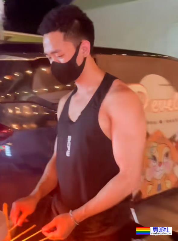 壹零烧烤？广州这三个肌肉男真的很敢.. - 51虹马