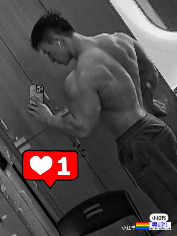 做俯卧撑的他好帅啊 - 51虹马